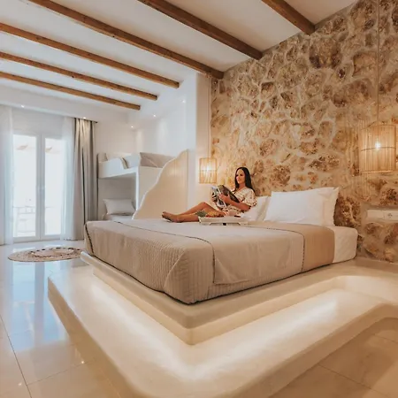 Naxos Grand Hotel 4*